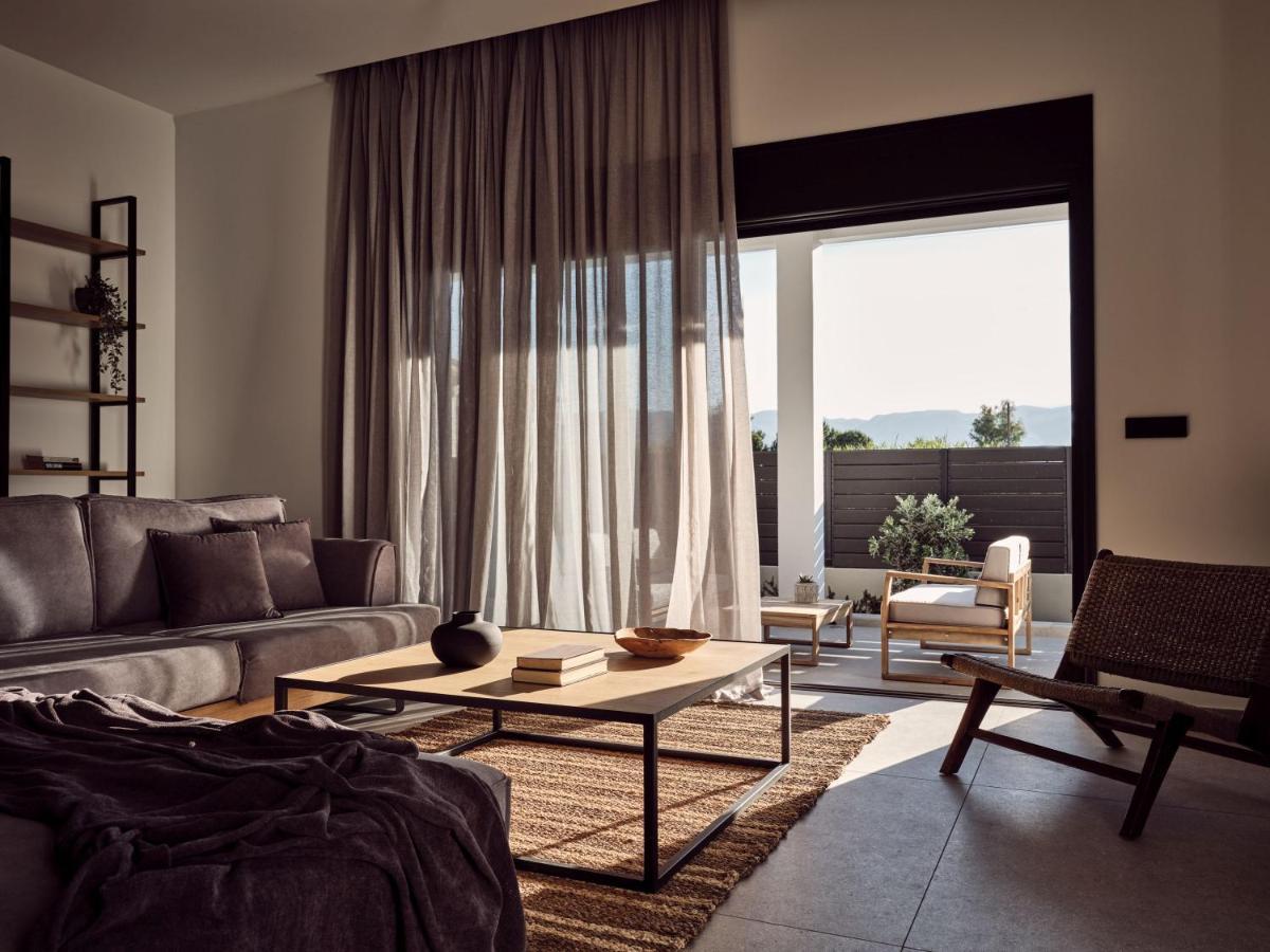 Noema Villa - Stylish Villa With Scenic Serenity, By Zantewize Sarakinádhon 외부 사진